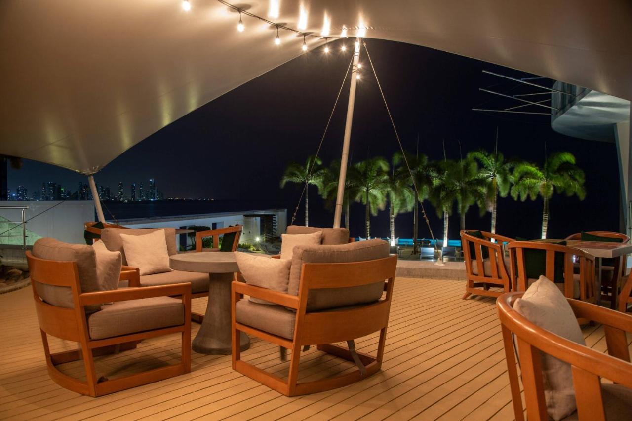 巴拿马jw万豪酒店 巴拿马城 外观 照片 The deck of the Regent Seven Seas Mariner