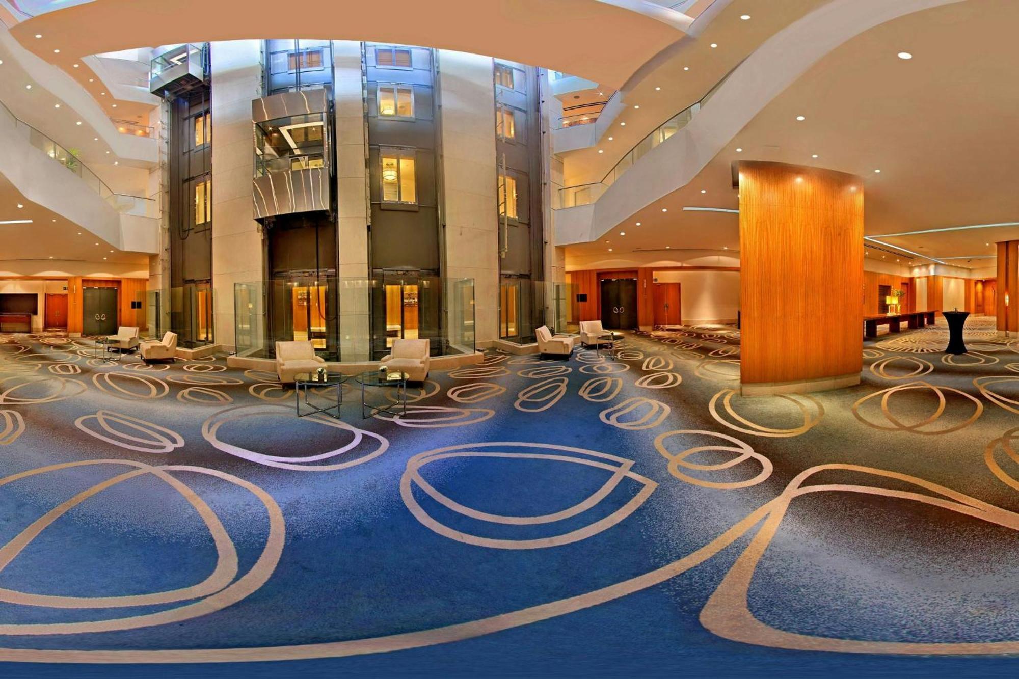巴拿马jw万豪酒店 巴拿马城 外观 照片 The lobby of the hotel