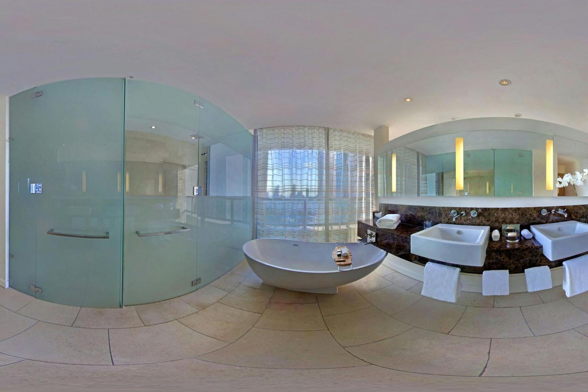 巴拿马jw万豪酒店 巴拿马城 外观 照片 A bathroom in a hotel